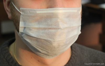 Россиян, прилетающих из-за границы, обязали сидеть на самоизоляции.